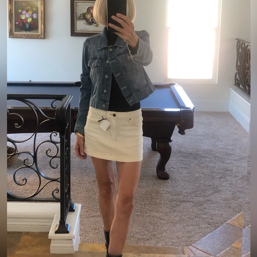 STATEMENT - NWT DENIM MINI SKIRT + CREAM/WOMEN’S SIZE 24